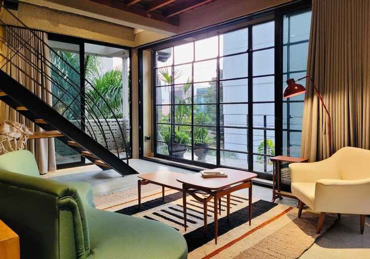 Room 5, 6BR Designer Retreat With Jacuzzi Near Provenza, Medellín