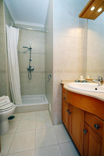 Bathroom 3, C03 - Gale Holiday Apartment in Lagos, Lagos