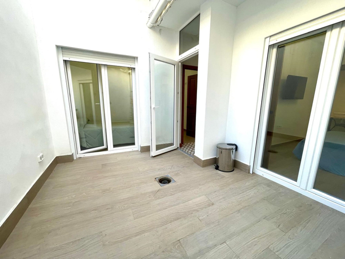 Room 2, Los Angeles With 3 Bedrooms and 3 Bathrooms, Valencia