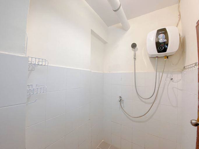 Bathroom 5, The Serene Sanctuary 2BR at Gateway Ahmad Yani Cicadas Apartment, Bandung