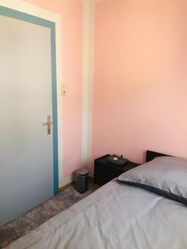 Others 3, Holmes Cafe & Pension, Schärding