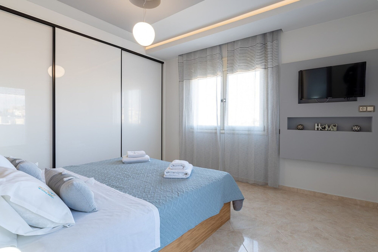 Room 4, Marie Nicol Apartments Private Pool 3 Bedrooms, Crete