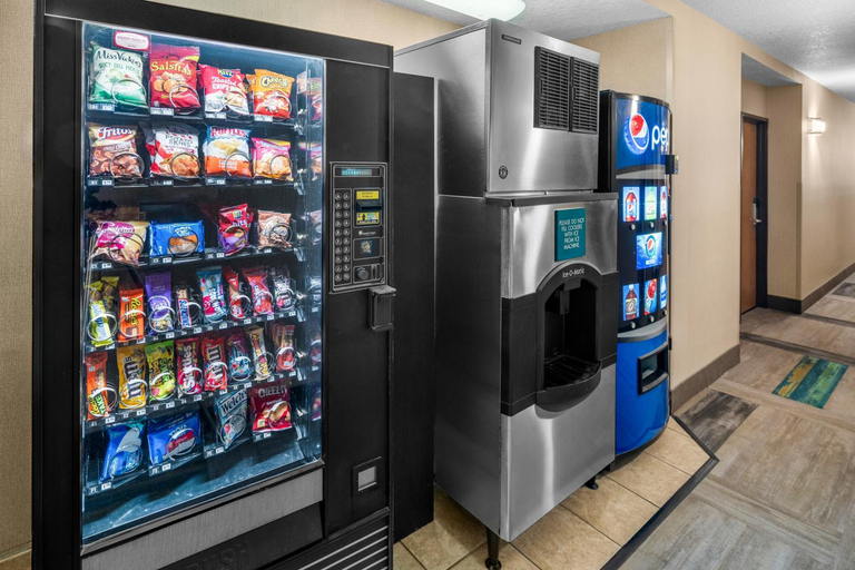 Food & Drinks 5, EverSpring Inn & Suites, Pennington