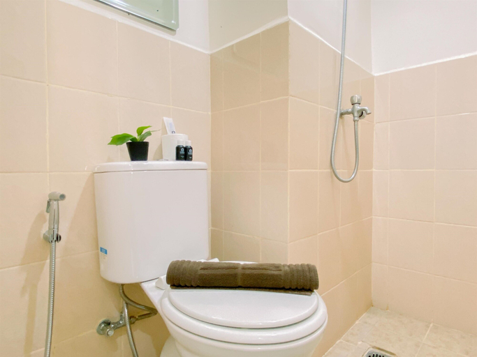 Bathroom 3, Modern 2BR Apartment at Podomoro Golf View, Bogor