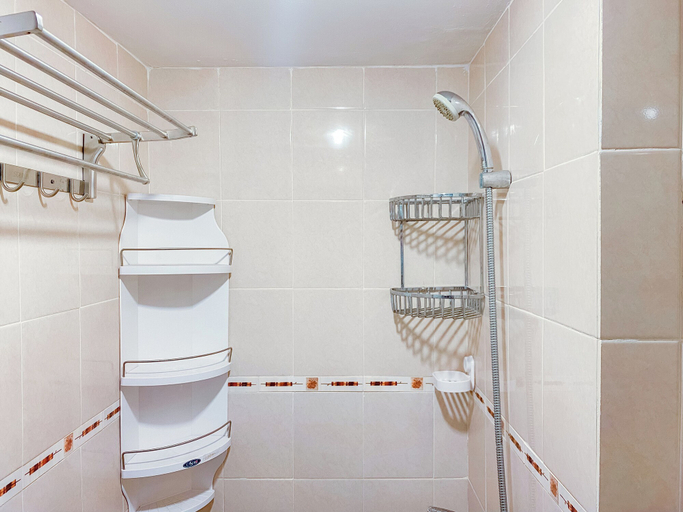 Bathroom 3, Restful 2BR at Podomoro Golf View Apartment, Bogor
