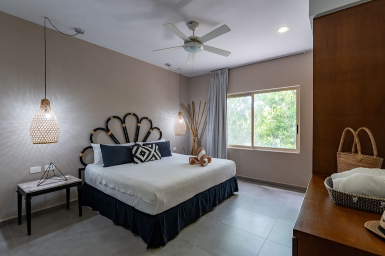 Room 3, Super Spacious Apartment With Pool in Aldea Zama, Cozumel