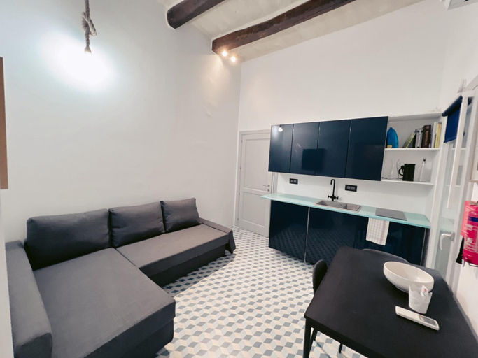 Room 4, Valletta Style 1BR Apartment - Central Location