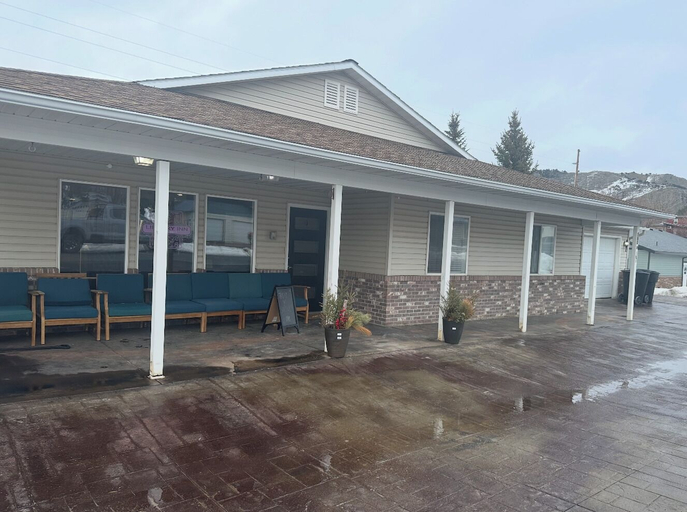 Exterior & Views 2, Library INN LLC, Bannock