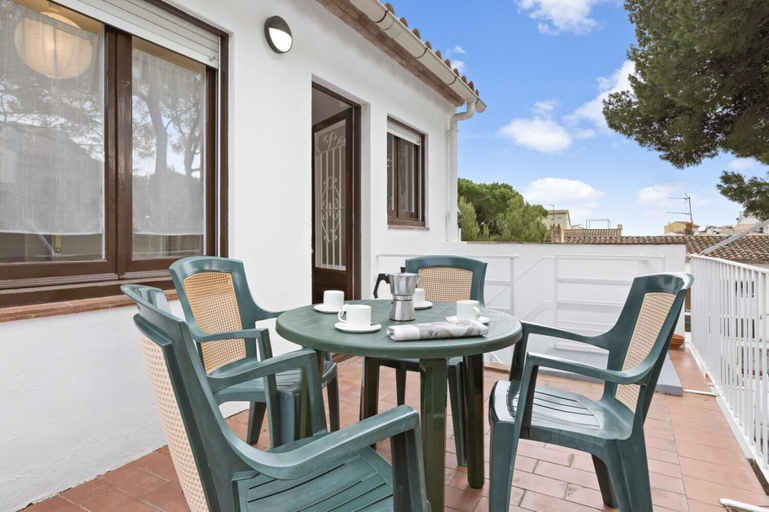 Room 2, Blanch in Llafranc With 5 Bedrooms and 2 Bathrooms, Girona