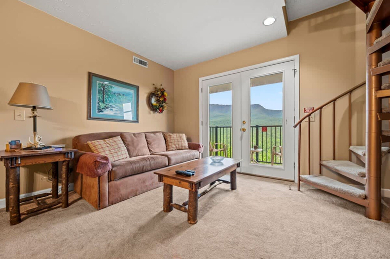 Room 2, Hot Tub Heated Pool Mountain Views Sleeps 6, Sevier