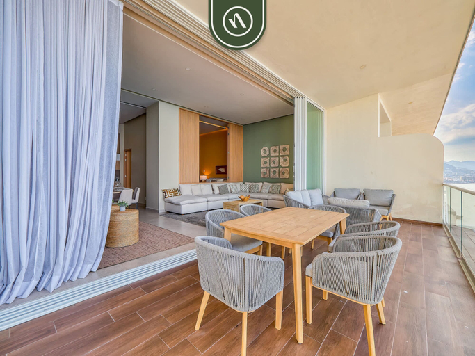 Room 2, Harbor 171 Torre Sur Ph14002, Puerto Vallarta
