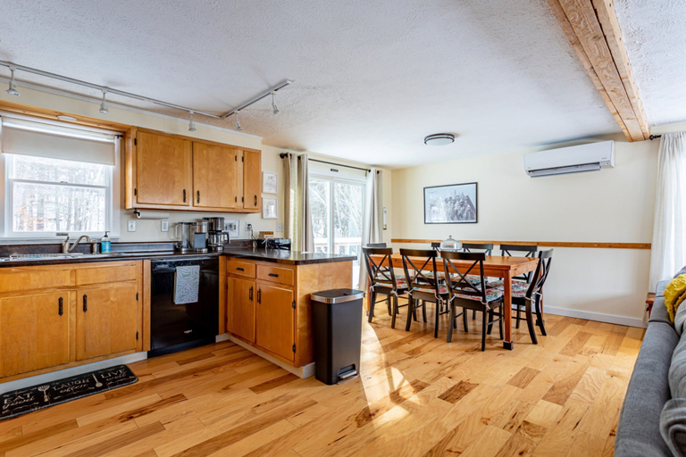 Room 2, Ski Hike Lodge 5BR w Fire Pit Cozy Spaces, Greene