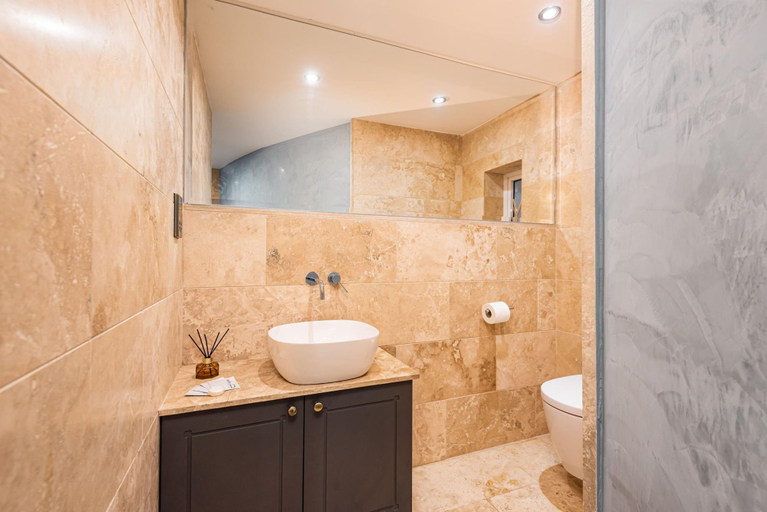 Room 5, Independence Olive- 1 Bedroom - Square SEA View