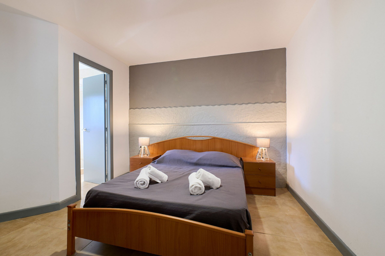 Room 4, Tordera 18 in Lloret de Mar, Girona