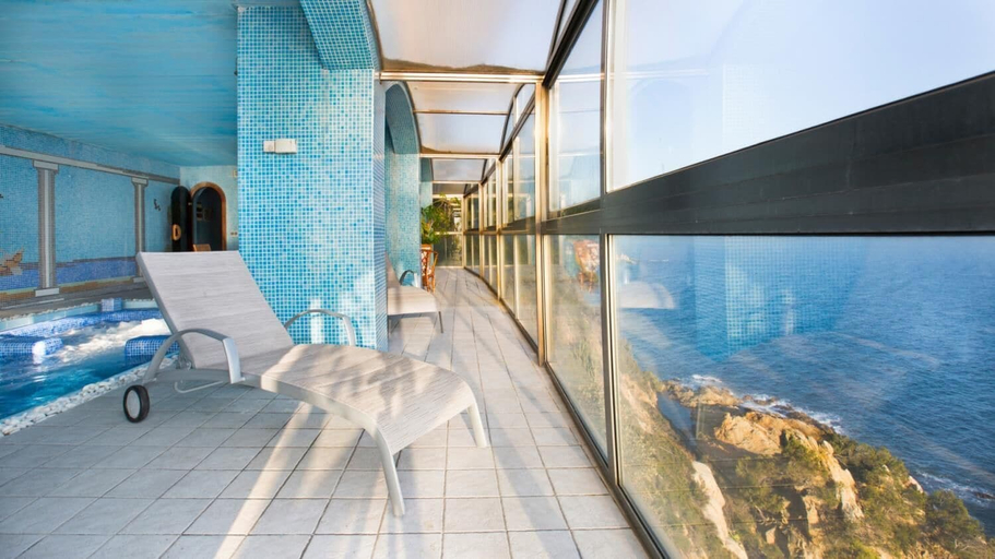 Room 2, Canyelles in Lloret de Mar, Girona