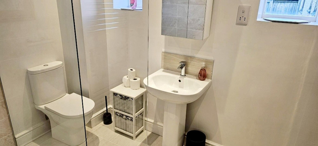 Bathroom 4, Stylish 2-bed House in Stamford Town Centre, Lincolnshire