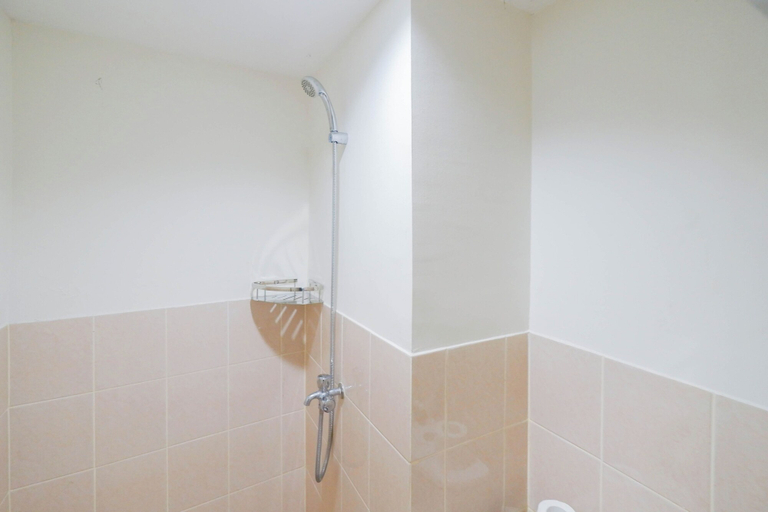 Bathroom 5, Cozy and Simply Look 2BR Podomoro Golf View Apartment, Bogor