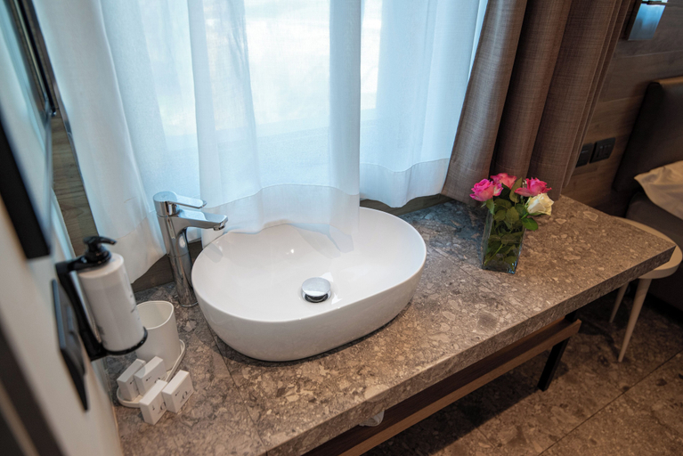 Bathroom 4, Ile Hotel, Verona