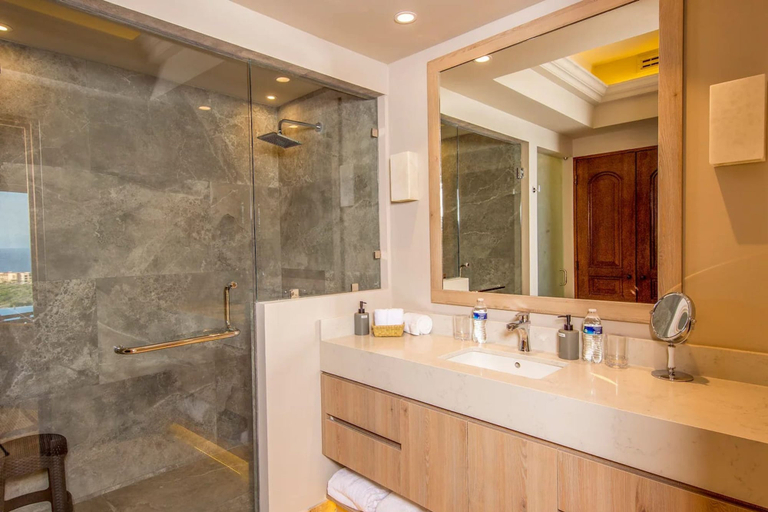 Room 2, 4BD Montecristo Villa Quivira Ocean Views Resort, La Paz