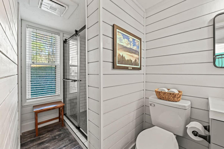 Room 5, Nature Views Pool Access Mountain Hideaway, Sevier