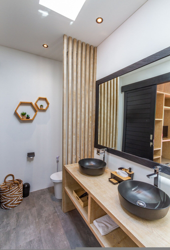Others 3, Villa Lys by Alfred in Bali - Charming 3BD Villa w Pool View Near Berawa Beach, Badung