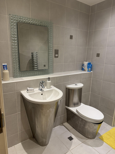 Bathroom 3, Bute Terrace Apartment - Cardiff City Center, Cardiff