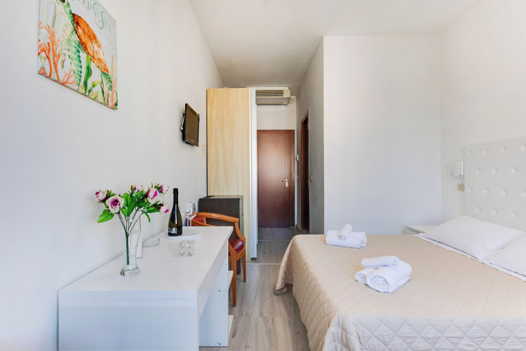Bedroom 4, Hotel La Perla, Rimini