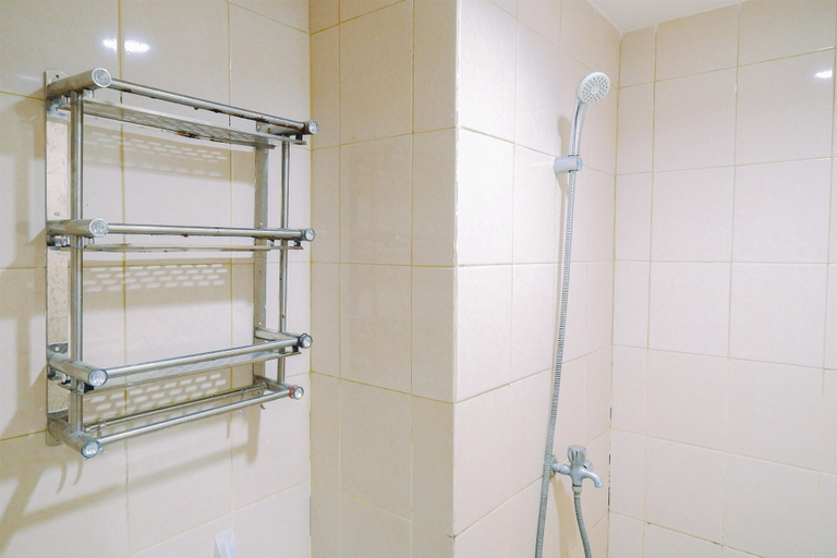 Bathroom 3, Comfy 1BR with Extra Room Podomoro Golf View Apartment, Bogor