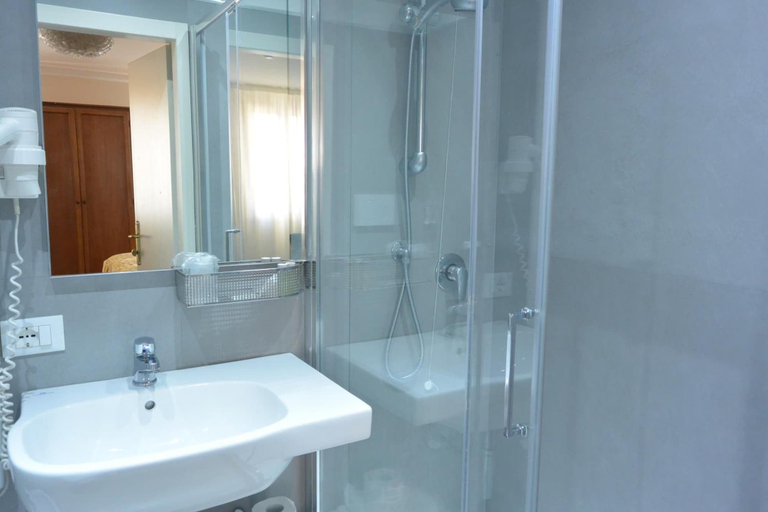Bathroom 4, Hotel San Zulian, Venezia