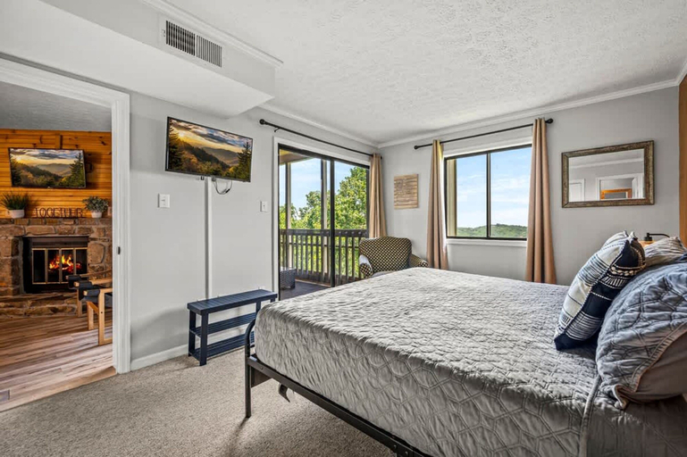 Room 2, Two Bed Room Condo Mountain Views Indoor Pool, Sevier