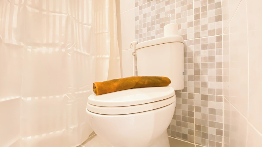 Bathroom 3, Comfy and Modern Look 2BR Apartment at Tokyo Riverside PIK 2, Tangerang