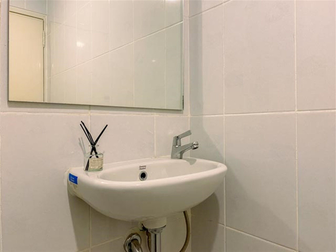 Bathroom 3, Modern and Cozy Living 2BR Apartment Tokyo Riverside PIK 2, Tangerang