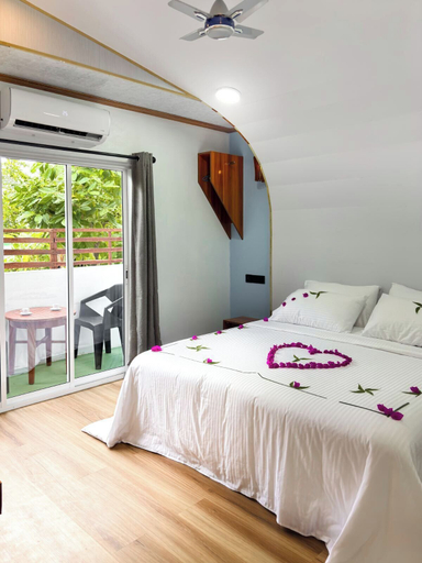Bedroom 2, swims maldives