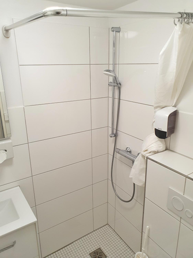Bathroom 18