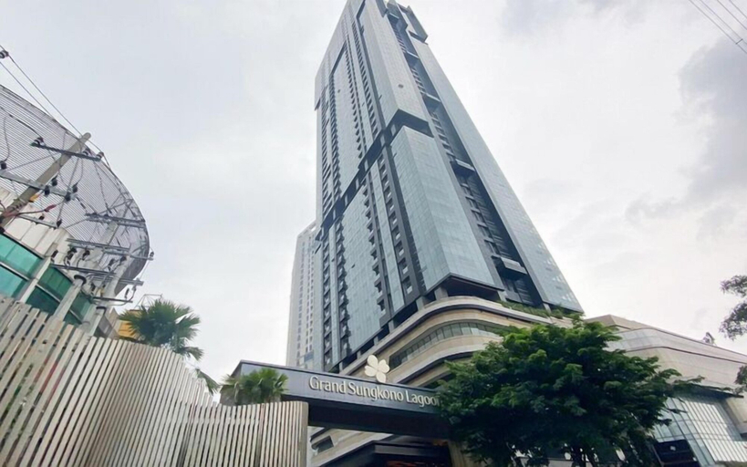 Spacious Combined 3BR Grand Sungkono Lagoon Apartment, Surabaya