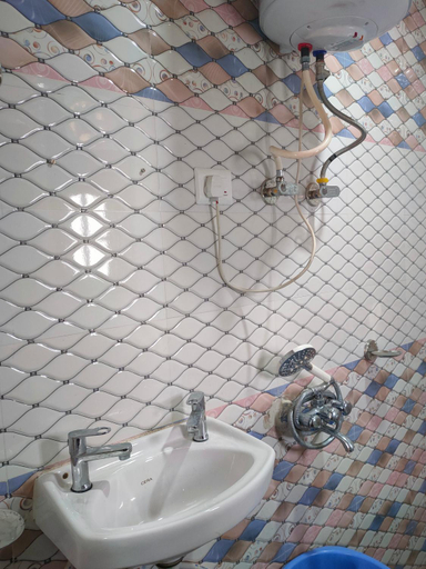 Bathroom 5, Cukoo's nest, Shimla