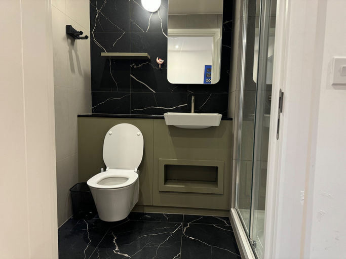 Bathroom 4, Excel London Gateway Apartments, London