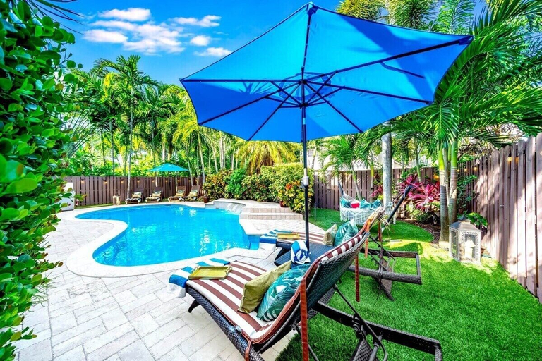Sport & Beauty 5, 5 Bedroom Luxury Home, Minutes to Las Olas, Shops & Beach, Broward