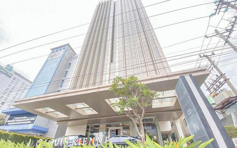Compact and Nice Combined Unit 1BR Apartment at Warhol (W/R) Residence, Semarang