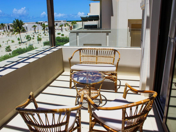 Room 5, Stylish Lagoon View Escape With Balcony, Taqah
