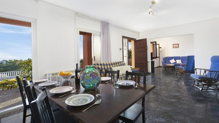 Room 4, Vila Maer in Blanes With 5 Bedrooms and 2 Bathrooms, Girona
