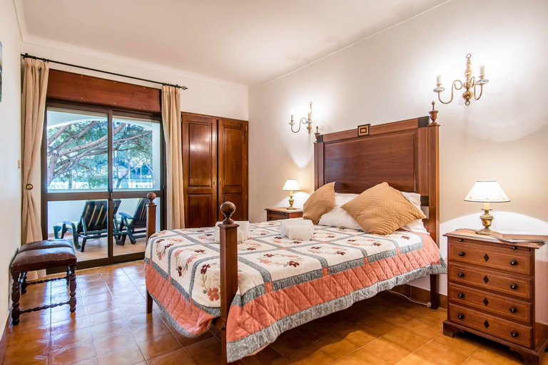 Room 3, Casa Falesia T2 - 5 min From the Beach - Wifi, Albufeira