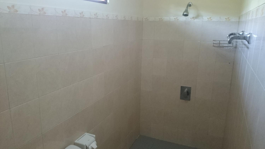 Bathroom 14
