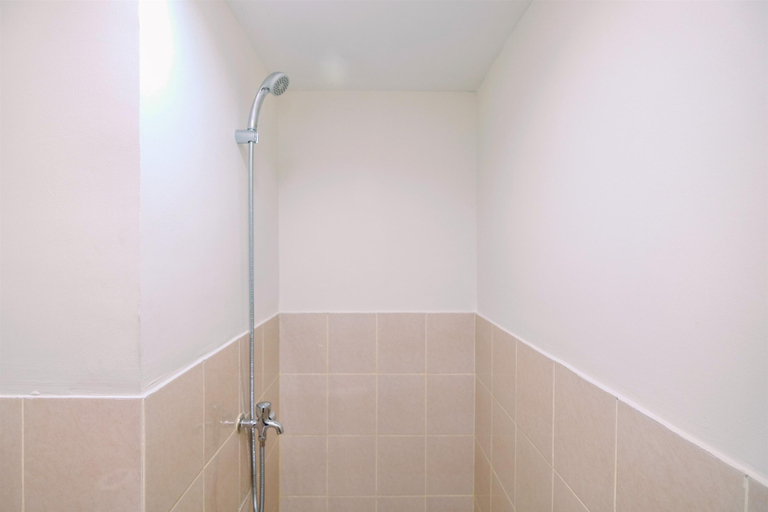 Bathroom 3, Enjoy Living at Studio Apartment Podomoro Golf View, Bogor