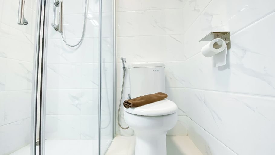 Bathroom 3, Best Deal and Strategic 3BR Apartment Sky House BSD, Tangerang Selatan