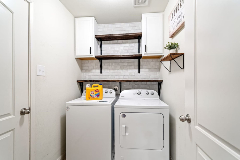 Room 2, Spacious One-level Home - Calm Neighborhood Yard, Tarrant