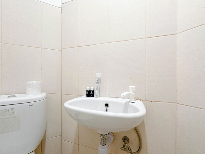Bathroom 3, Best Choice and Restful Studio at Pavilion Permata Apartment, Surabaya