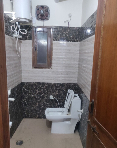 Bathroom 5, Giriraj kripa, Mathura
