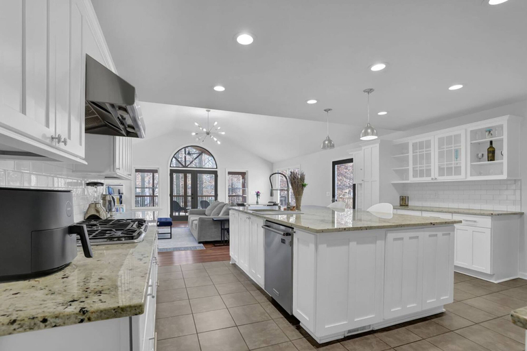 Room 4, Chamblee Retreat 3BR Home w Spacious Porch, DeKalb