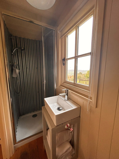 Bathroom 3, Cozy Cabin Retreat Near Chepstow, Monmouthshire